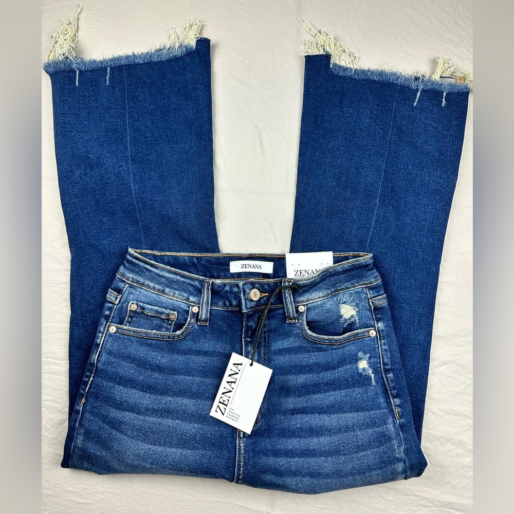 Zenana Outfitters Dark Blue distressed Flare Jeans New‎ size 28